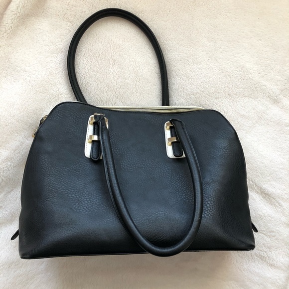 Charming Charlie Handbags - Charming Charlie Shoulder Purse